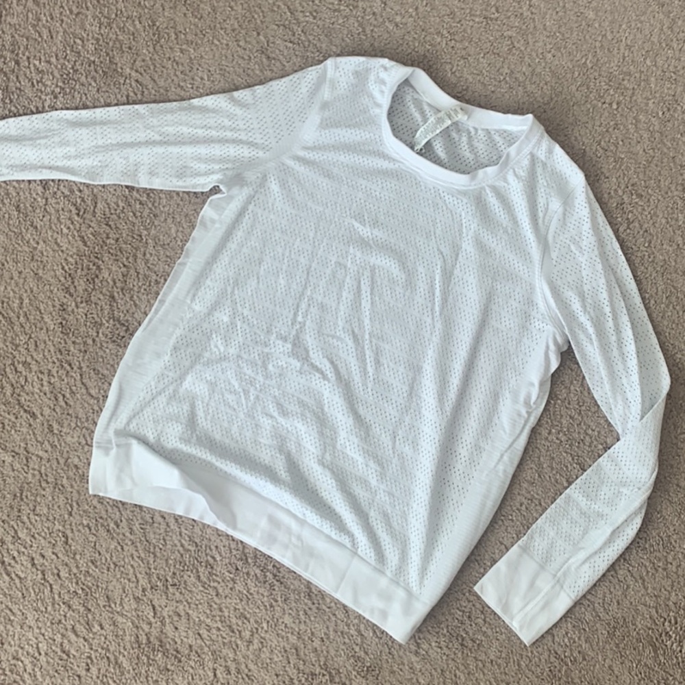 Lululemon Long sleeved perforated top. Size 10.